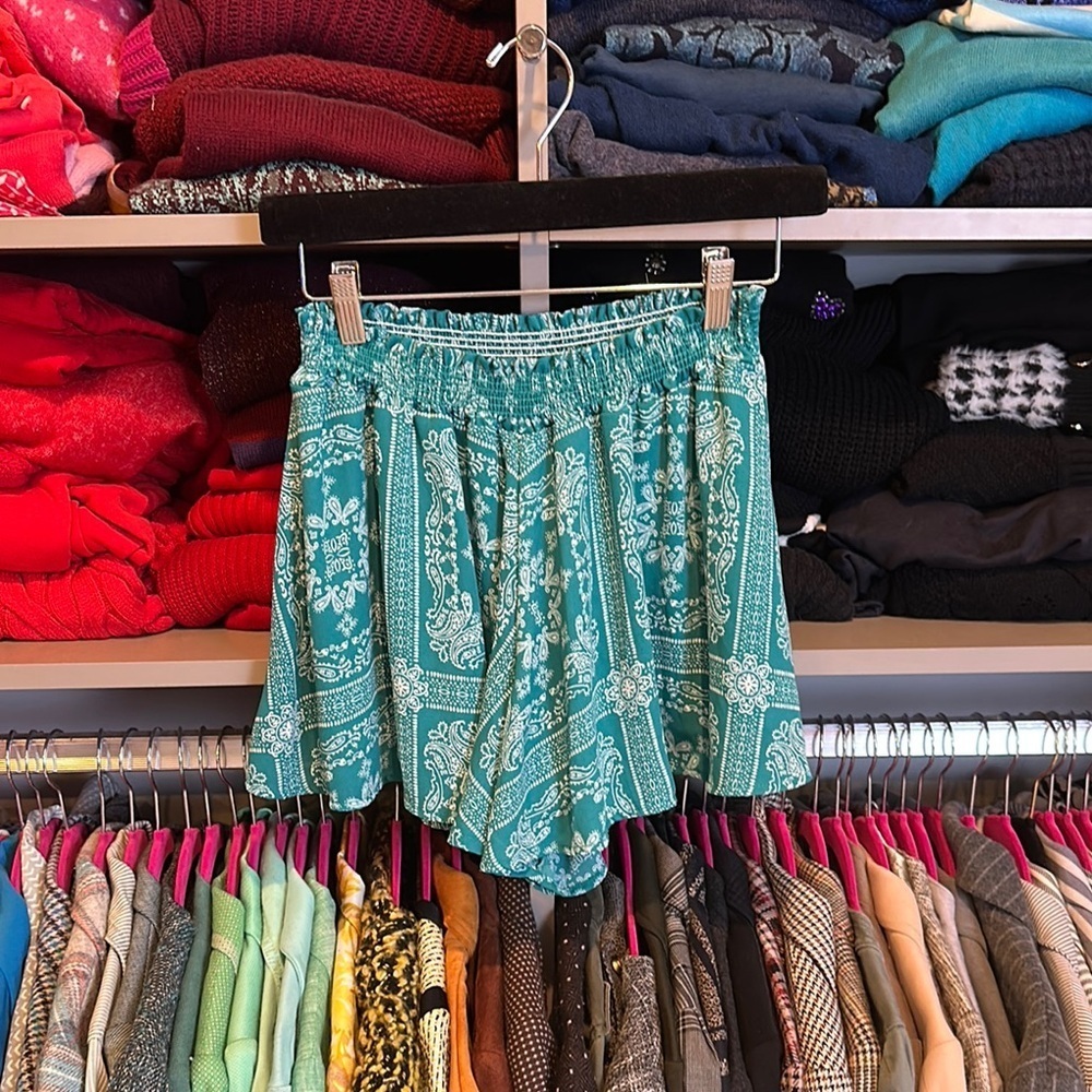 Peach Love teal/white paisley print elastic waistband shorts size XS